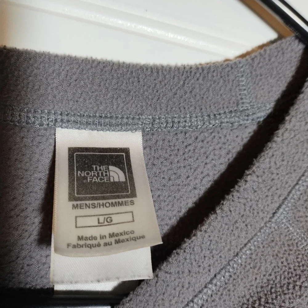 The North Face Mens Sweatshirt Gray Size large Crewneck Soft Patch Chest Logo